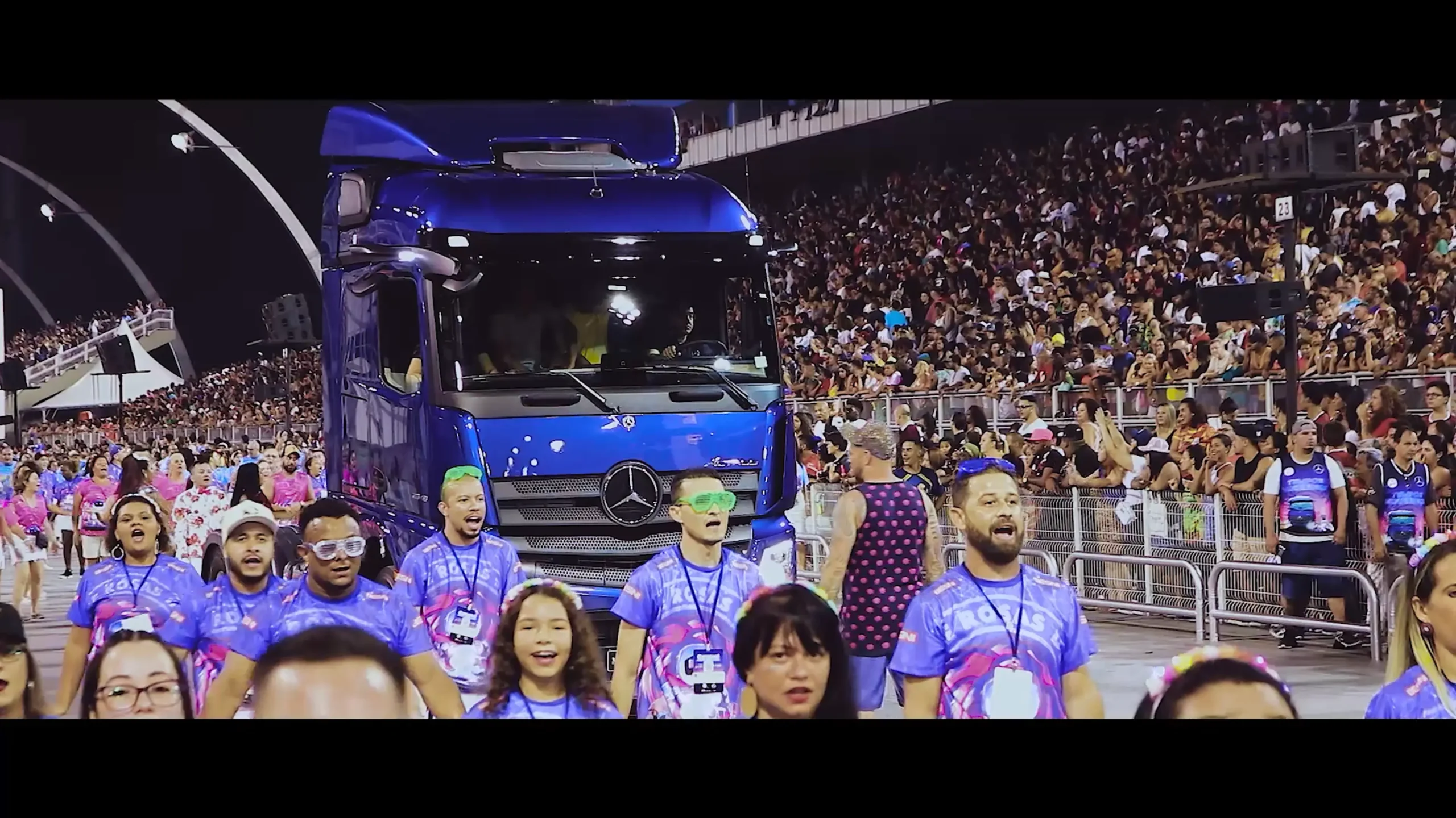 Carnaval Rosas de Ouro em parceria com Mercedez Benz Caminhões